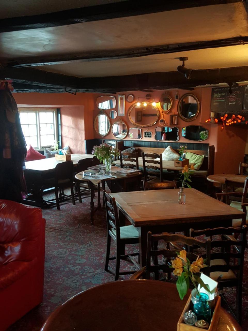 The Lamb Inn Crediton Exterior photo