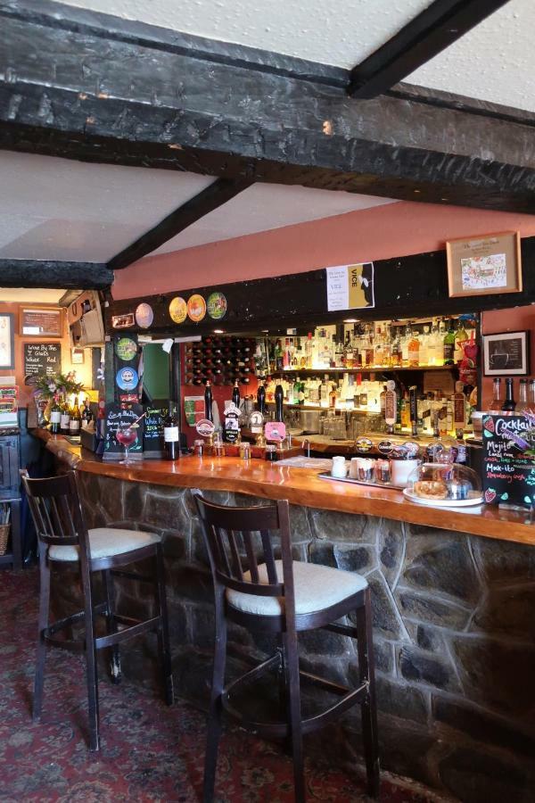The Lamb Inn Crediton Exterior photo