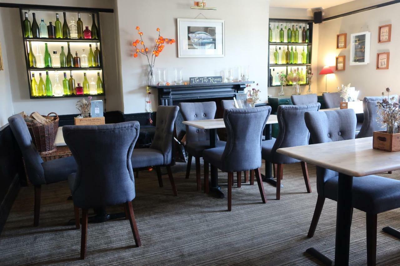 The Lamb Inn Crediton Exterior photo